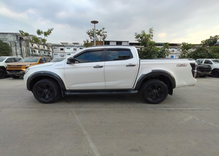 Used 10
                    ISUZU
                     for Sale Image