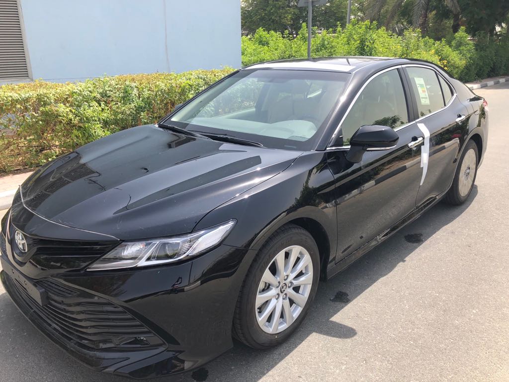 TOYOTA CAMRY 2WD  2.5 AT CAR BLACK AND SILVER